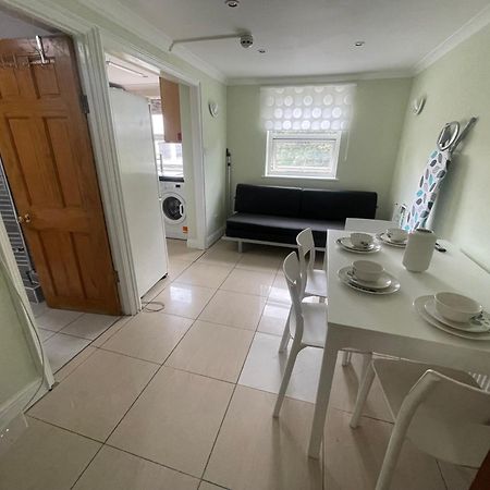 Entire 3 Bedroom Home - Minutes To Emirates Stadium! Londra Dış mekan fotoğraf