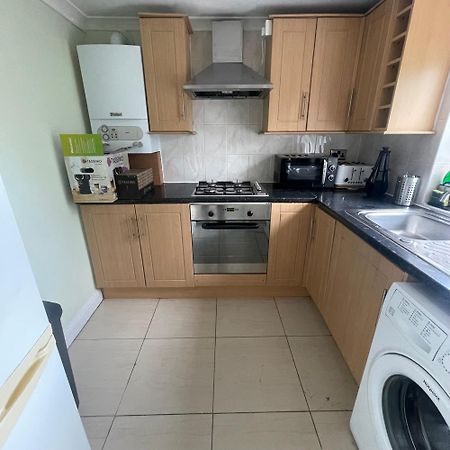 Entire 3 Bedroom Home - Minutes To Emirates Stadium! Londra Dış mekan fotoğraf