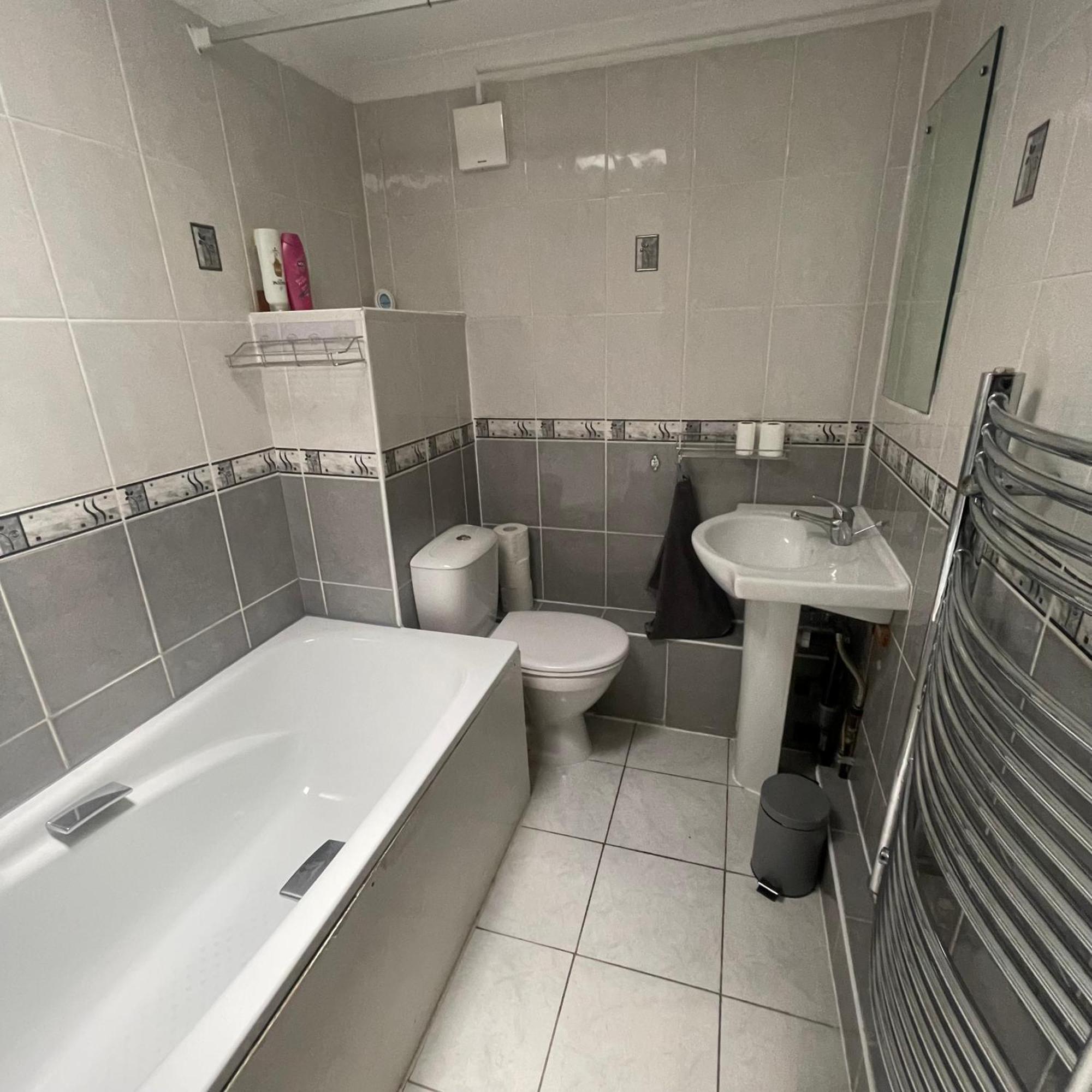 Entire 3 Bedroom Home - Minutes To Emirates Stadium! Londra Dış mekan fotoğraf